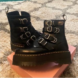 NEW GORGEOUS DR MARTENS size 10 Medium JADON PLATFORM BOOTS 90’s GRUNGE Boots.
